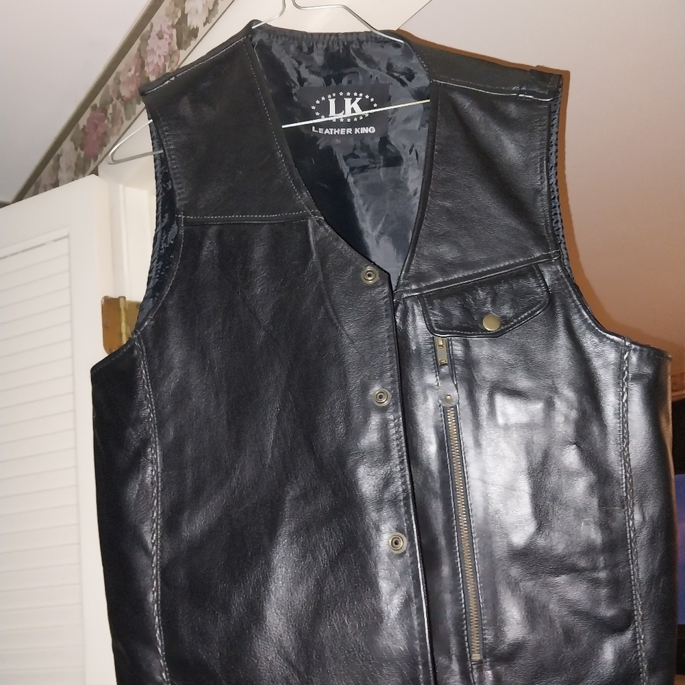 NWOT LK Leather King- Men's Leather Motorcycle vest (M)